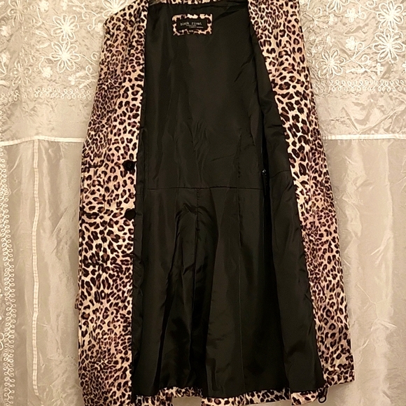 NWOT Leopard Print Trenchcoat! BONUS Carry-case or clutch purse! M - Picture 16 of 17